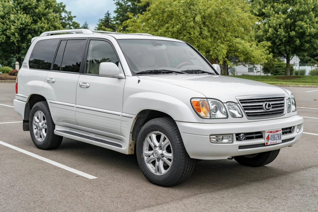 2004 Lexus LX 2nd Gen - Image 6 of 31