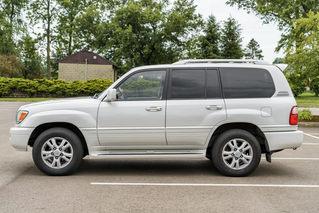 2004 Lexus LX 2nd Gen - Image 2 of 31