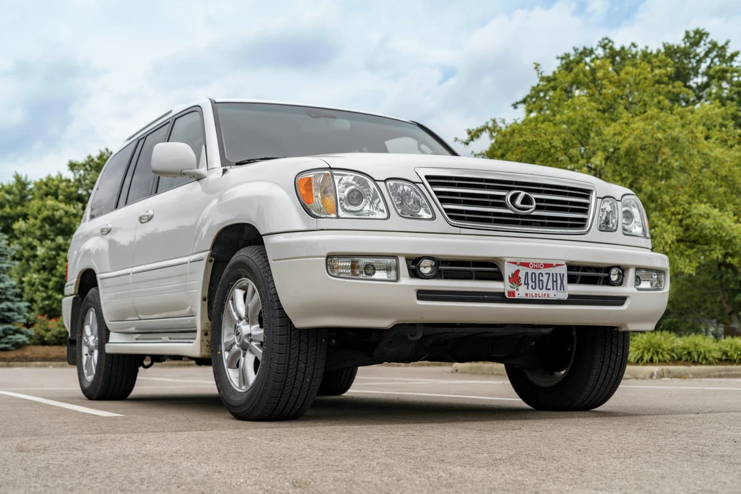 2004 Lexus LX 2nd Gen - Image 11 of 31
