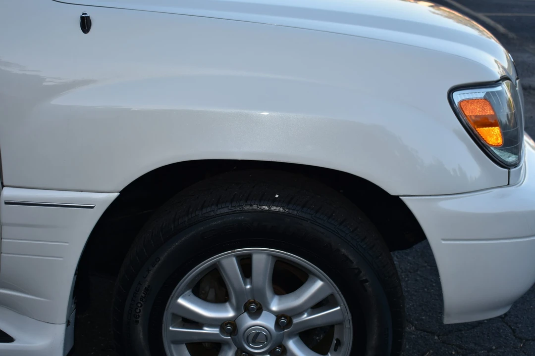 2004 Lexus LX 2nd Gen - Image 20 of 31