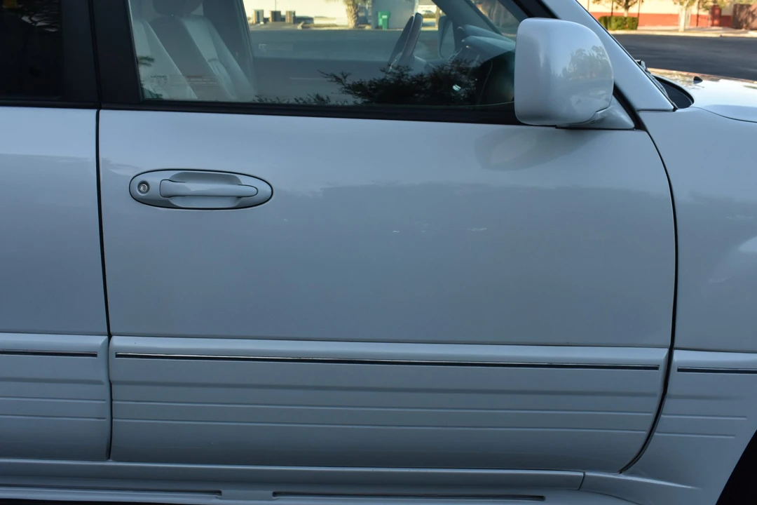 2004 Lexus LX 2nd Gen - Image 19 of 31