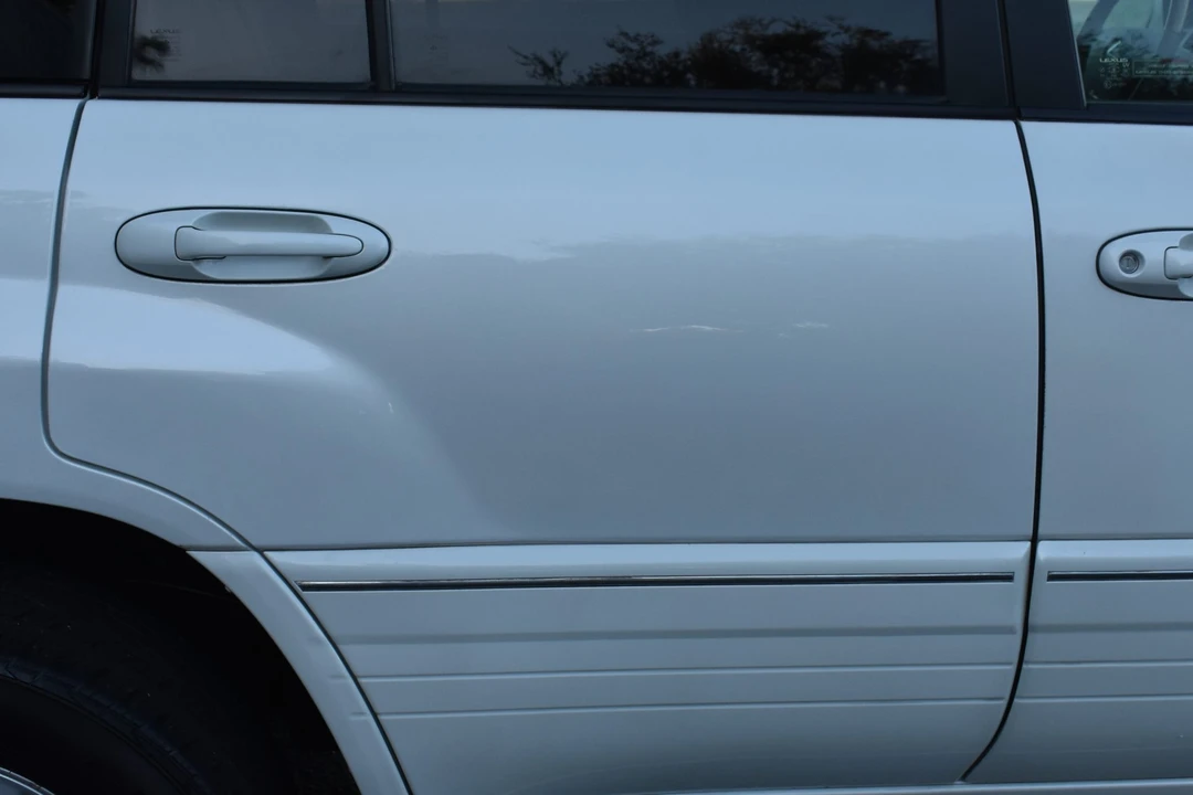 2004 Lexus LX 2nd Gen - Image 18 of 31