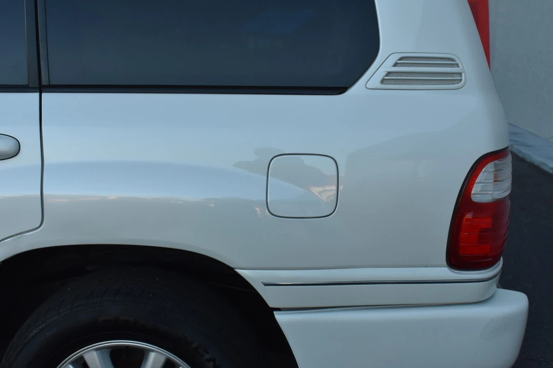 2004 Lexus LX 2nd Gen - Image 16 of 31