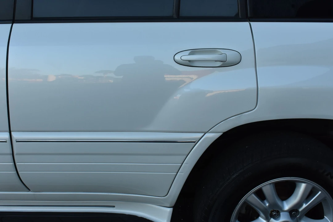 2004 Lexus LX 2nd Gen - Image 15 of 31