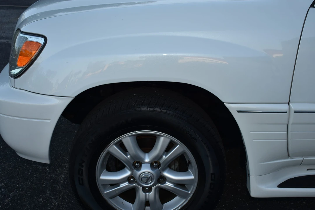 2004 Lexus LX 2nd Gen - Image 13 of 31