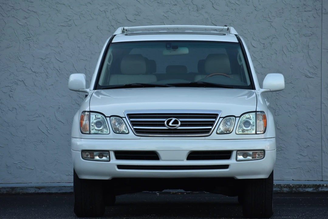 2004 Lexus LX 2nd Gen - Image 4 of 31