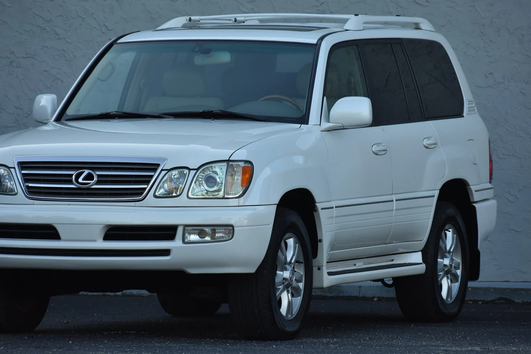 2004 Lexus LX 2nd Gen - Image 5 of 31