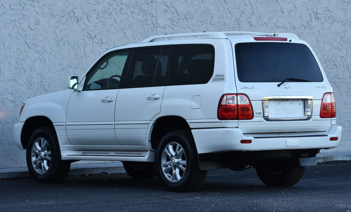 2004 Lexus LX 2nd Gen - Image 6 of 31