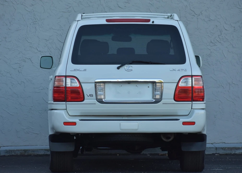 2004 Lexus LX 2nd Gen - Image 9 of 31