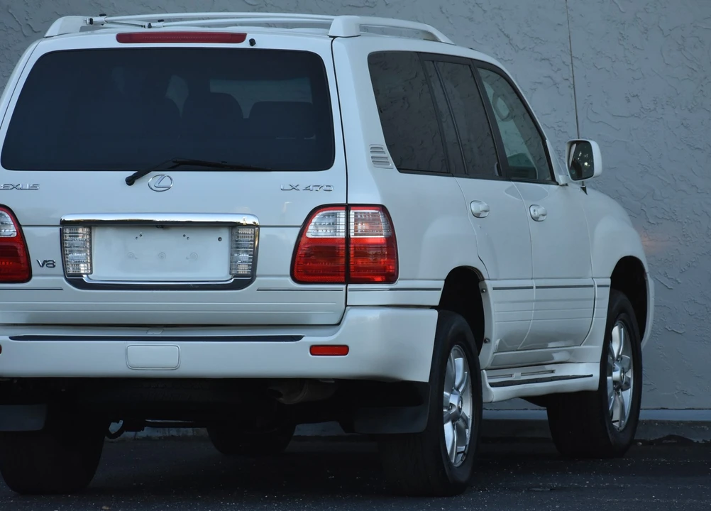 2004 Lexus LX 2nd Gen - Image 10 of 31