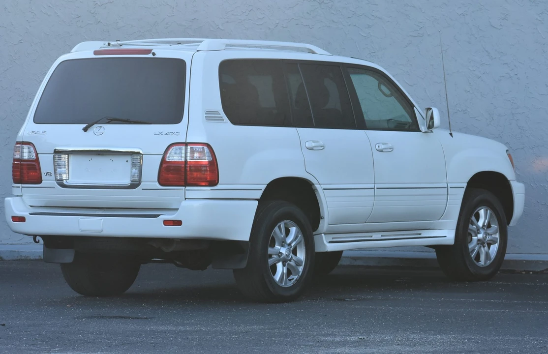 2004 Lexus LX 2nd Gen - Image 11 of 31