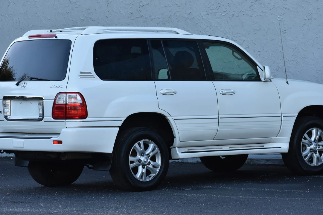 2004 Lexus LX 2nd Gen - Image 12 of 31