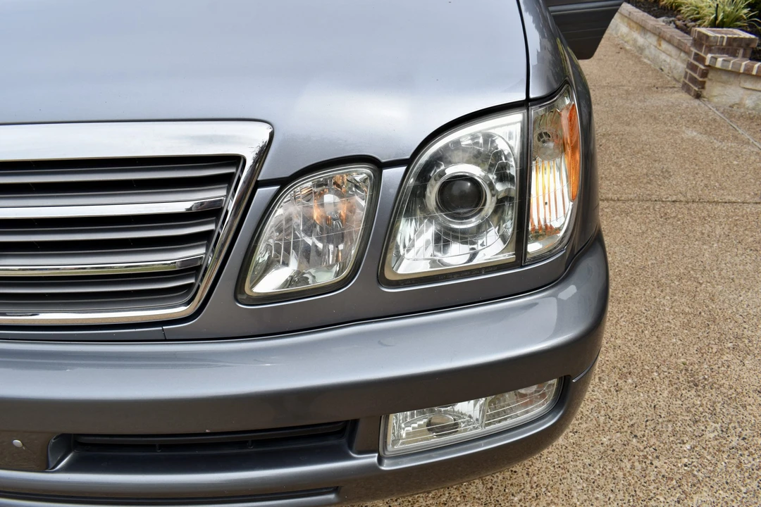 2004 Lexus LX 2nd Gen - Image 26 of 31