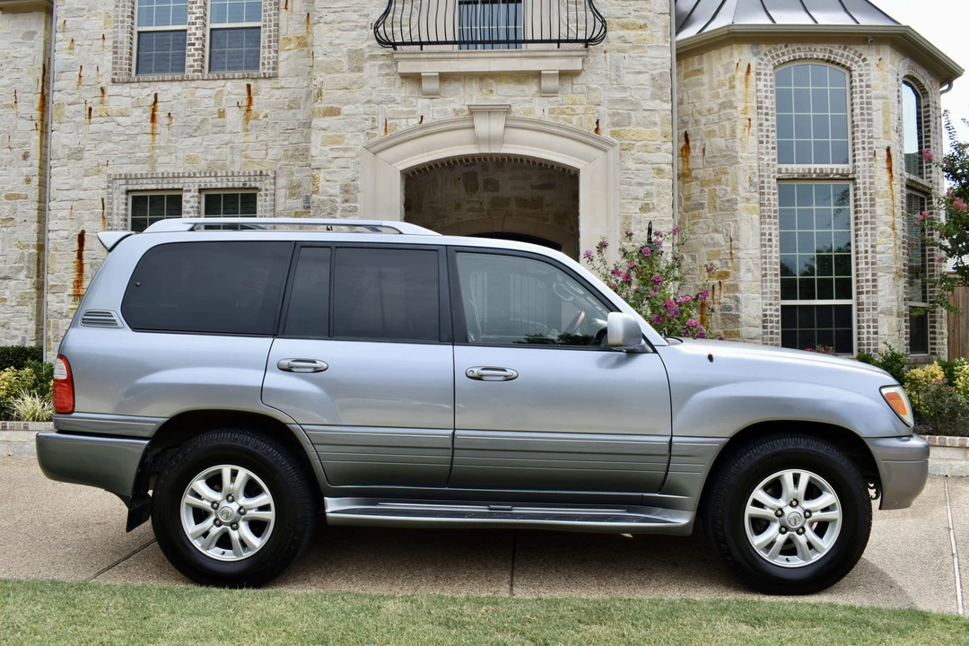 2004 Lexus LX 2nd Gen - Image 14 of 31
