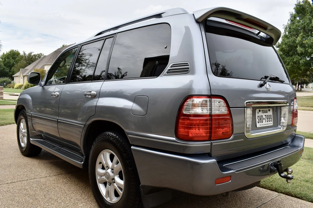2004 Lexus LX 2nd Gen - Image 9 of 31