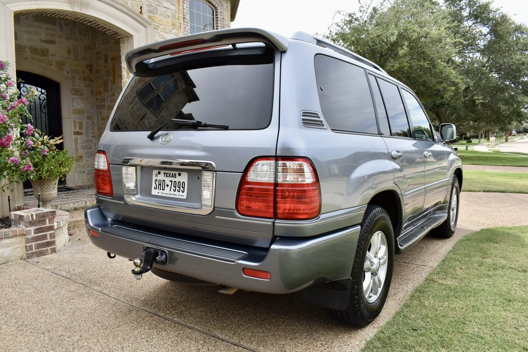 2004 Lexus LX 2nd Gen - Image 12 of 31