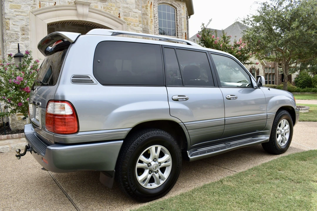 2004 Lexus LX 2nd Gen - Image 13 of 31