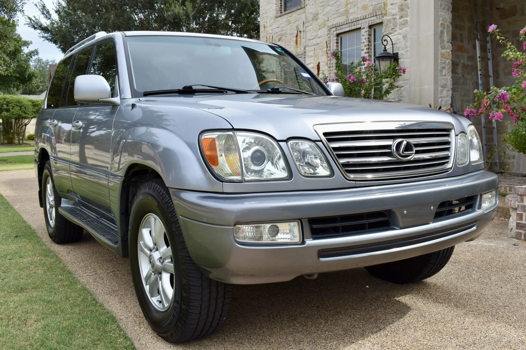 2004 Lexus LX 2nd Gen - Image 19 of 31
