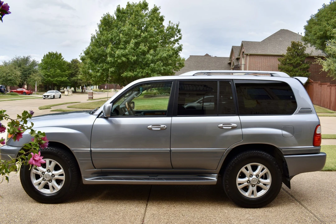 2004 Lexus LX 2nd Gen - Image 6 of 31