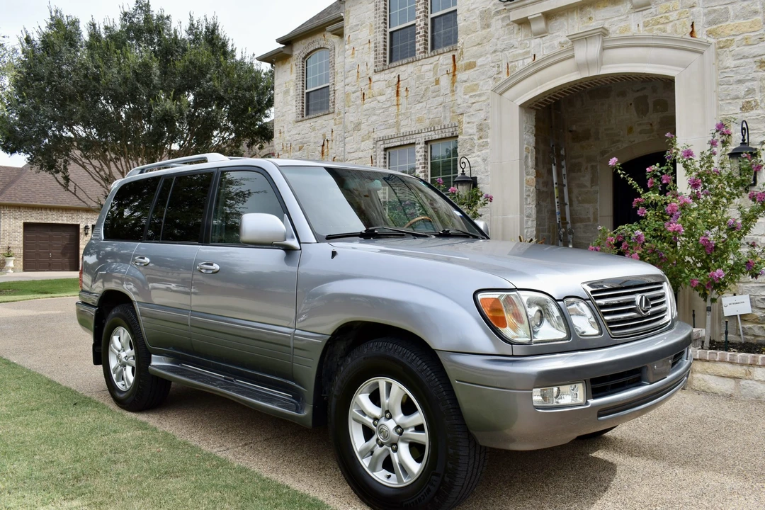 2004 Lexus LX 2nd Gen - Image 17 of 31