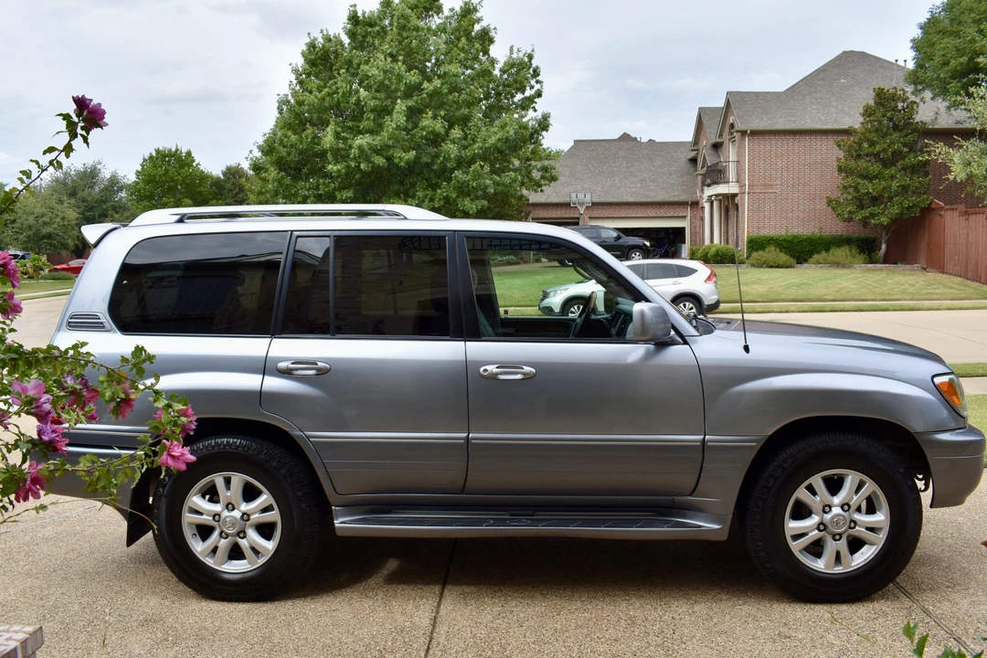 2004 Lexus LX 2nd Gen - Image 15 of 31