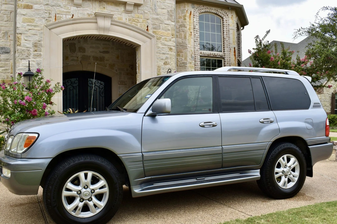 2004 Lexus LX 2nd Gen - Image 4 of 31