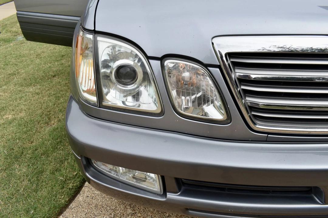 2004 Lexus LX 2nd Gen - Image 25 of 31