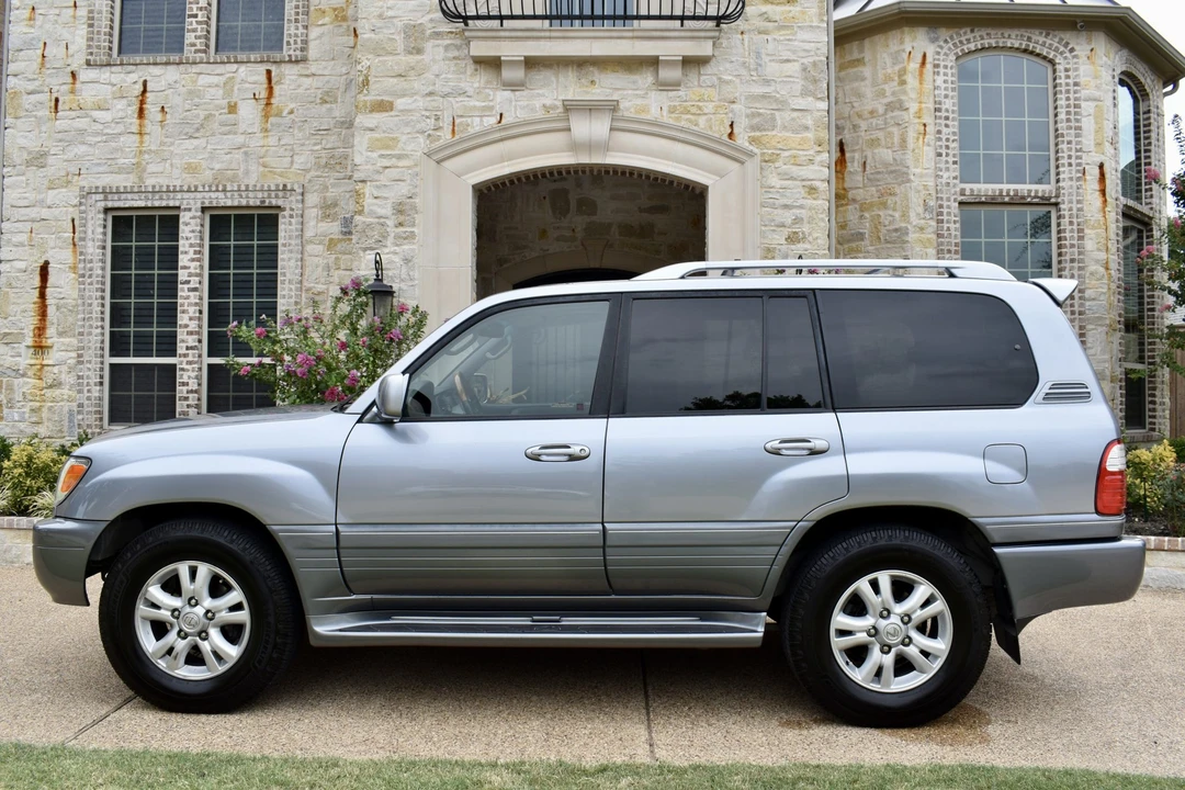 2004 Lexus LX 2nd Gen - Image 5 of 31