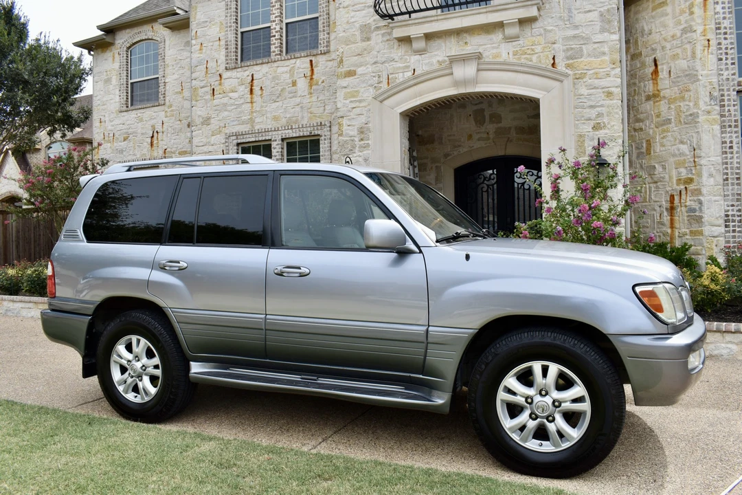 2004 Lexus LX 2nd Gen - Image 16 of 31