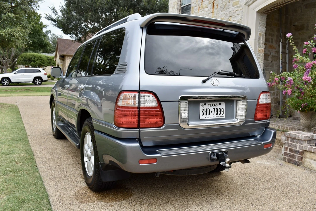 2004 Lexus LX 2nd Gen - Image 10 of 31