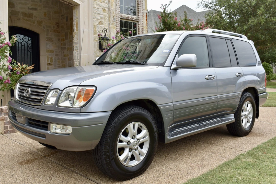 2004 Lexus LX 2nd Gen - Image 3 of 31
