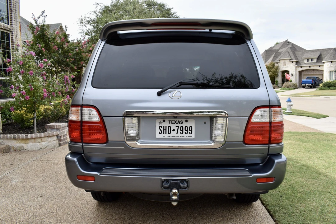 2004 Lexus LX 2nd Gen - Image 11 of 31