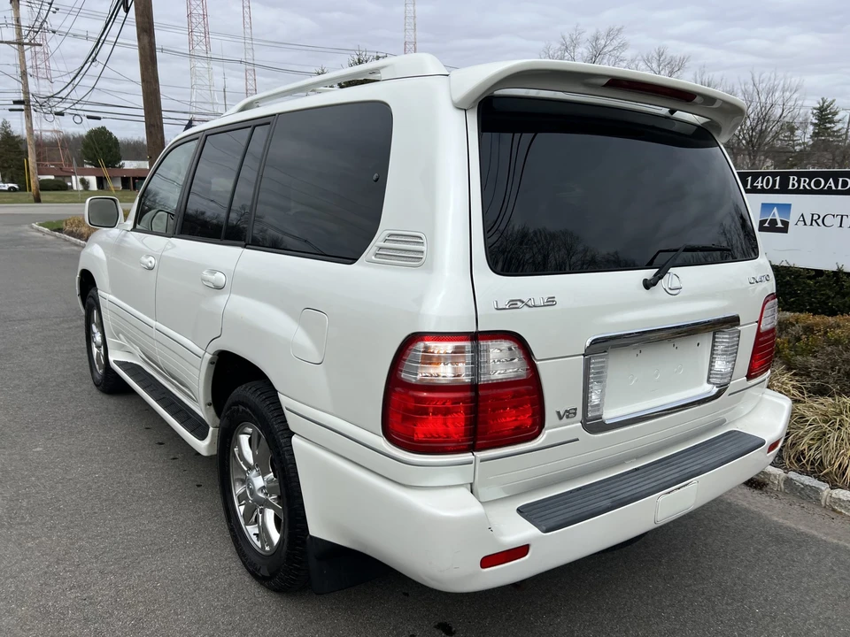 2004 Lexus LX 2nd Gen - Image 9 of 31