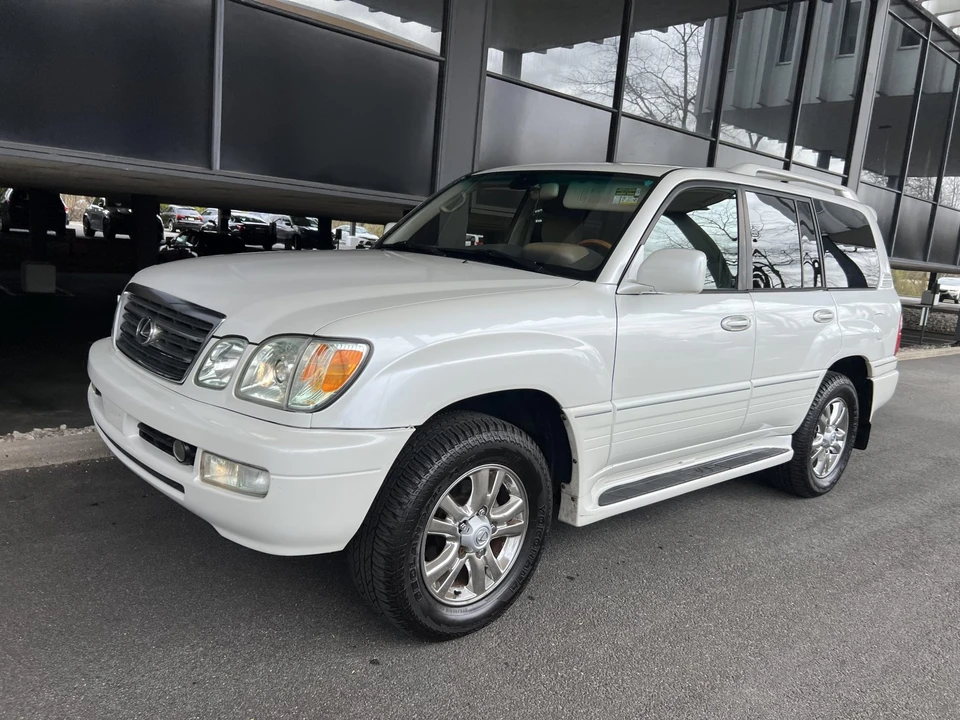 2004 Lexus LX 2nd Gen - Image 26 of 31