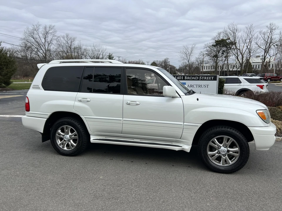 2004 Lexus LX 2nd Gen - Image 19 of 31