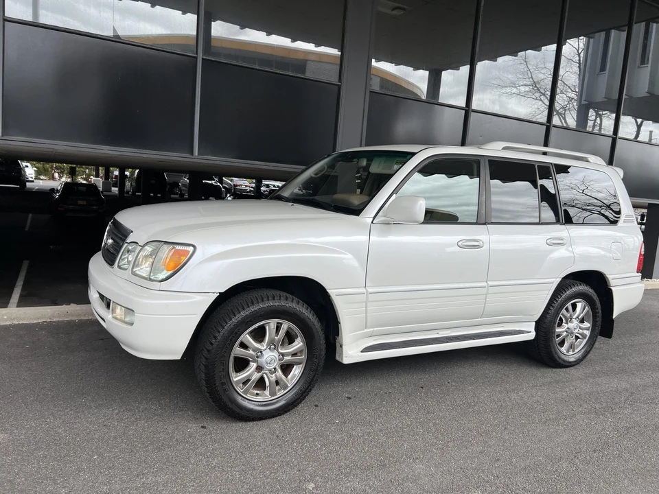 2004 Lexus LX 2nd Gen - Image 27 of 31