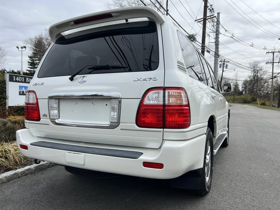 2004 Lexus LX 2nd Gen - Image 11 of 31