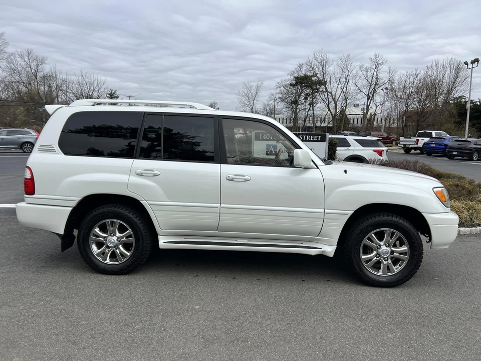 2004 Lexus LX 2nd Gen - Image 18 of 31