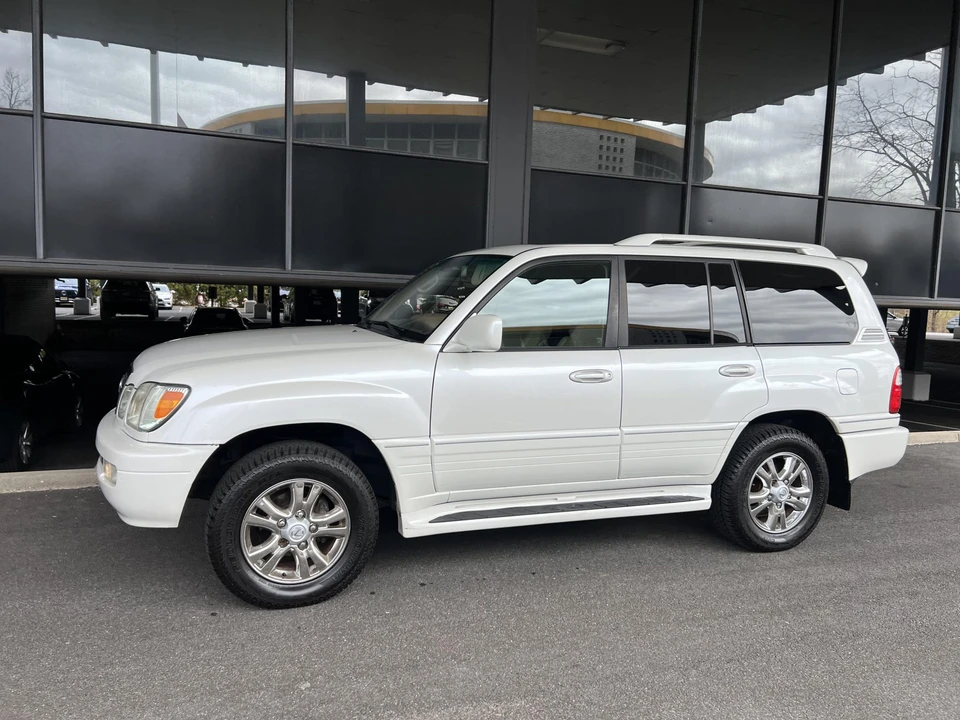 2004 Lexus LX 2nd Gen - Image 28 of 31