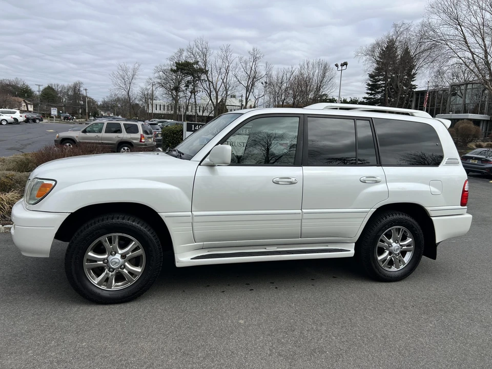 2004 Lexus LX 2nd Gen - Image 5 of 31