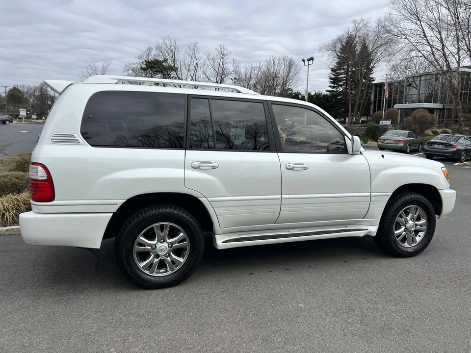 2004 Lexus LX 2nd Gen - Image 16 of 31