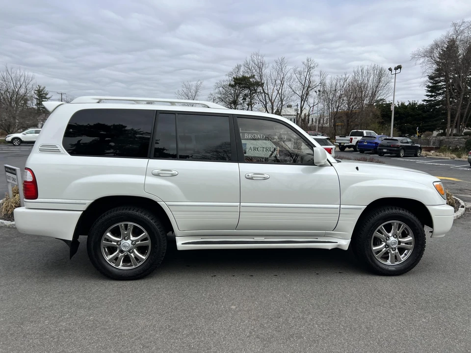 2004 Lexus LX 2nd Gen - Image 17 of 31