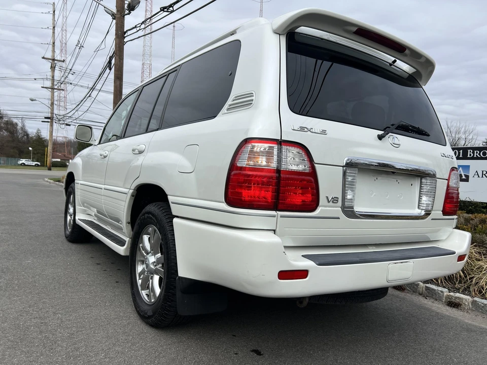 2004 Lexus LX 2nd Gen - Image 10 of 31