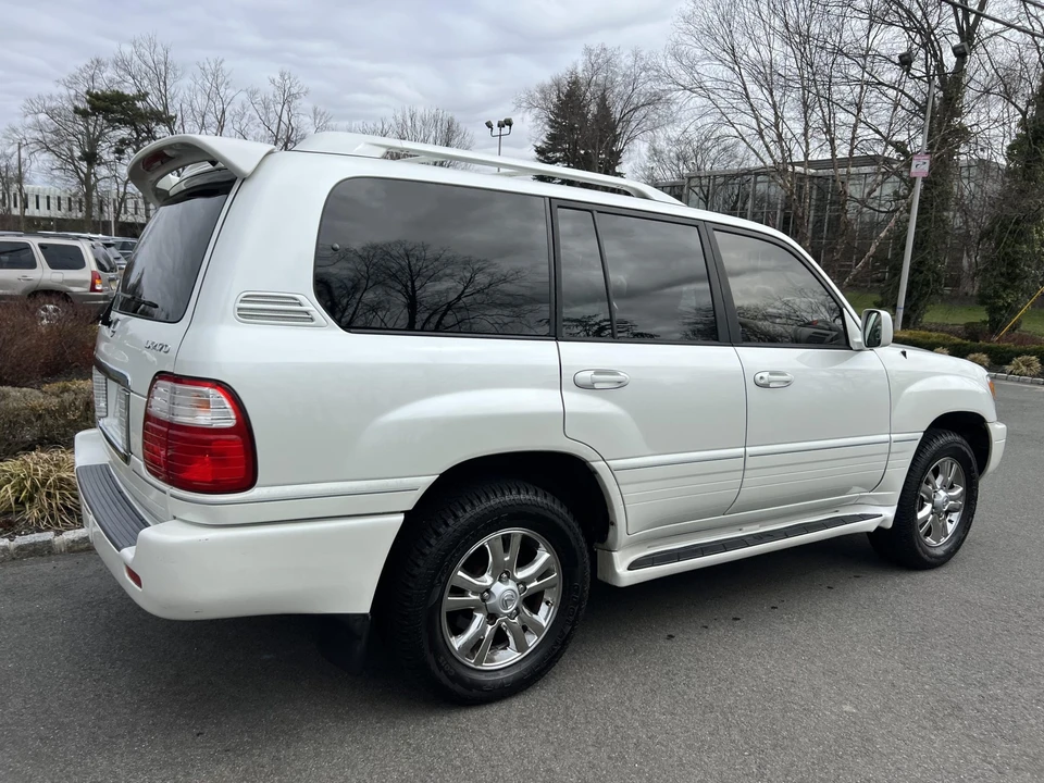 2004 Lexus LX 2nd Gen - Image 15 of 31