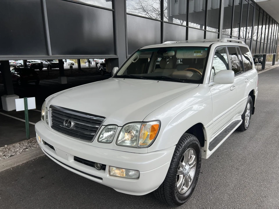 2004 Lexus LX 2nd Gen - Image 23 of 31