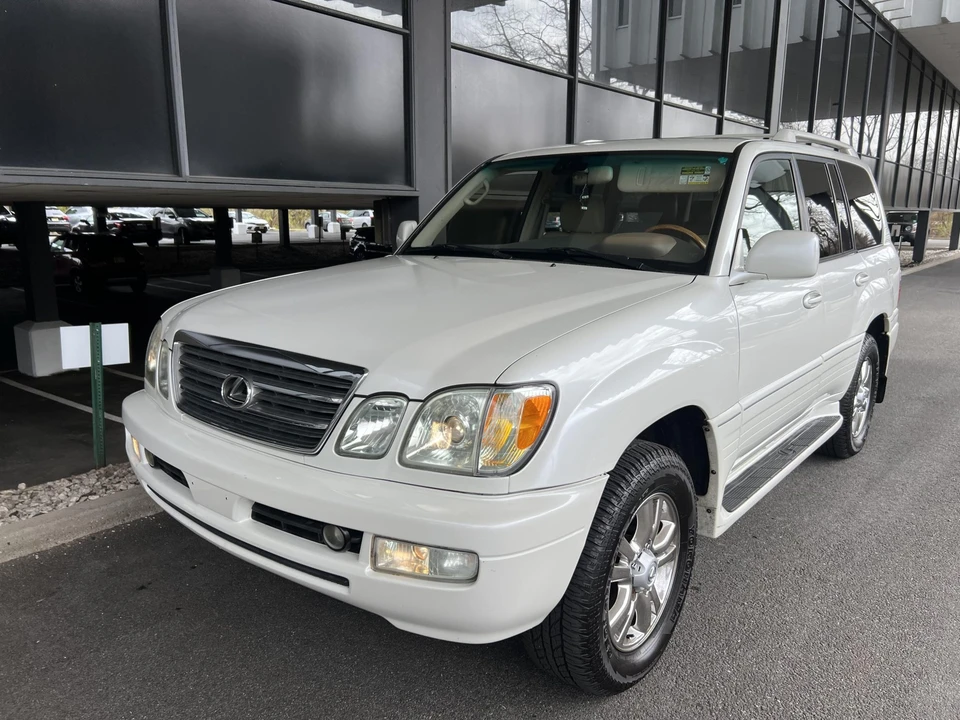 2004 Lexus LX 2nd Gen - Image 24 of 31