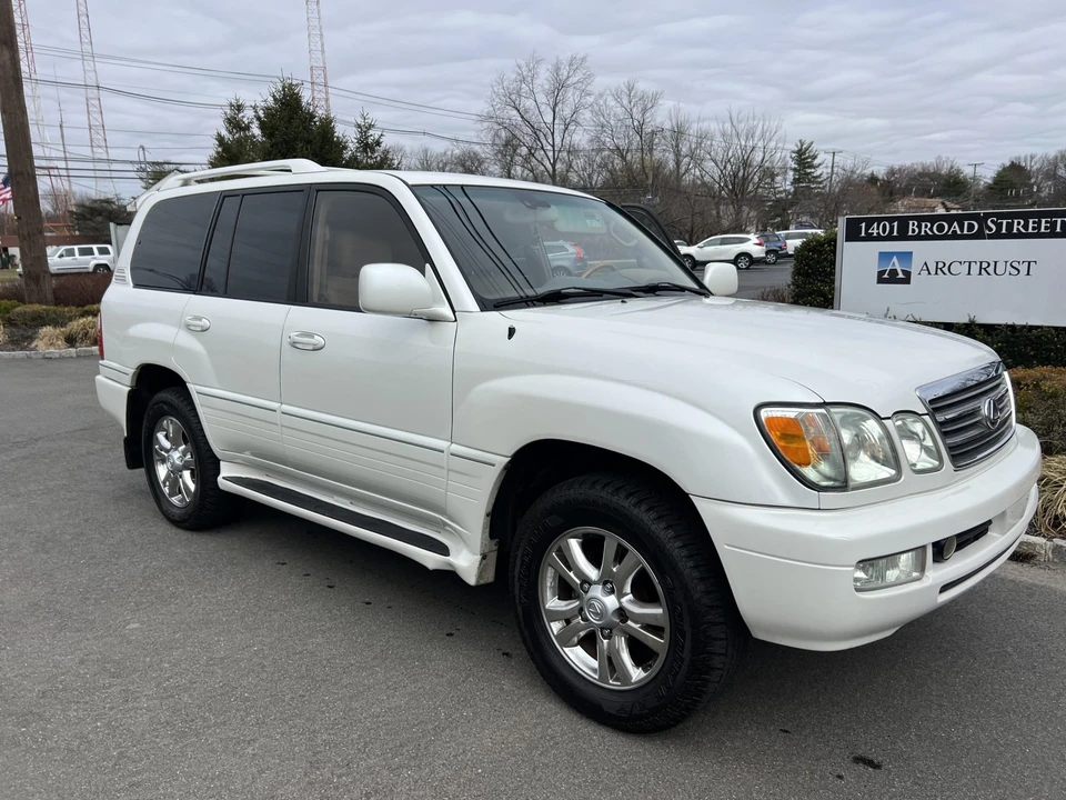 2004 Lexus LX 2nd Gen - Image 21 of 31