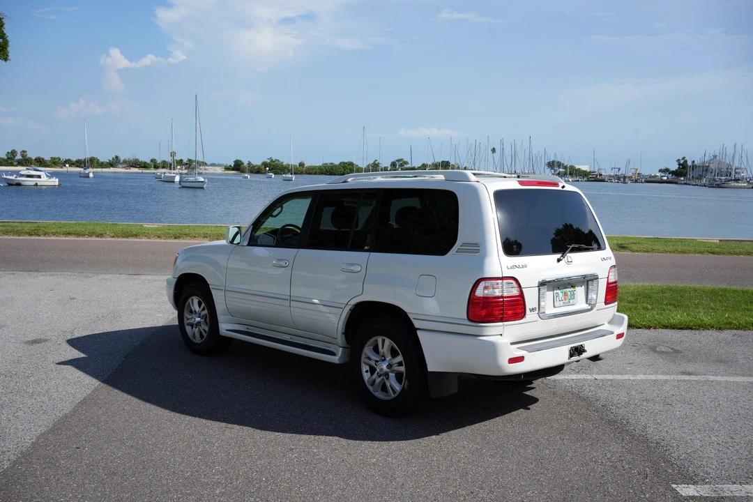 2004 Lexus LX 2nd Gen - Image 20 of 31