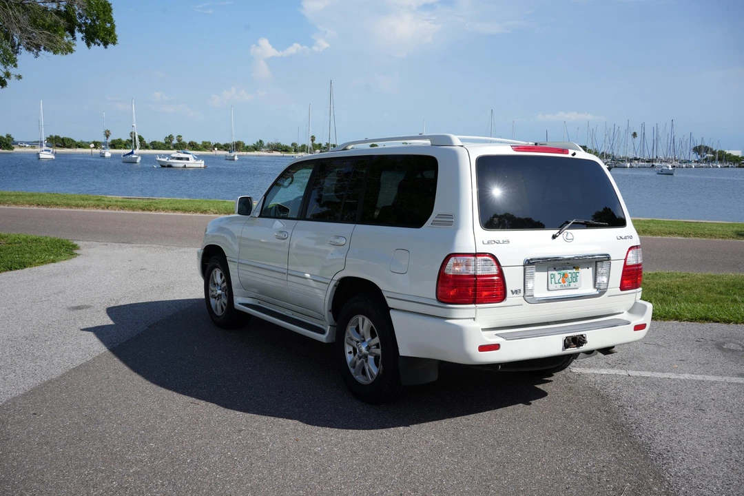 2004 Lexus LX 2nd Gen - Image 18 of 31