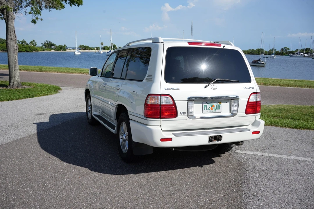 2004 Lexus LX 2nd Gen - Image 16 of 31